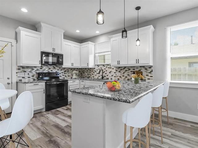 1104 W Elm St