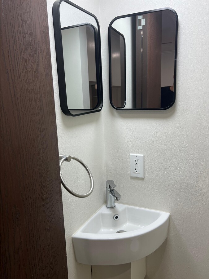 Photo - 2911 Linkwood Dr
