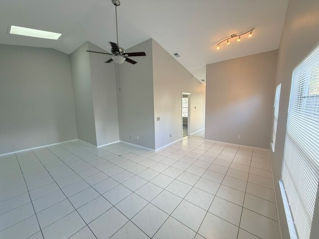 Photo - 2453 E Illiana St