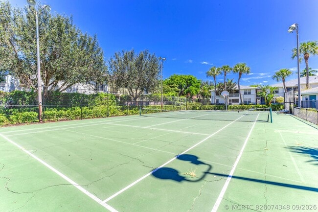 230 SE 10th St Unit 306