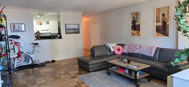 Photo - 2 Hawthorne Pl Unit 16f