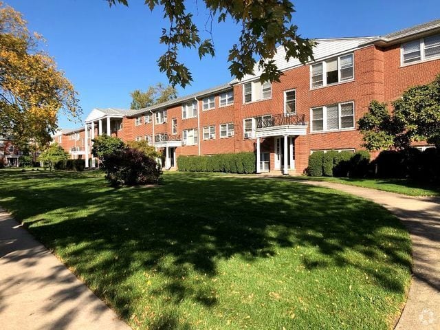 Building Photo - 6261 N Cicero Ave Rental