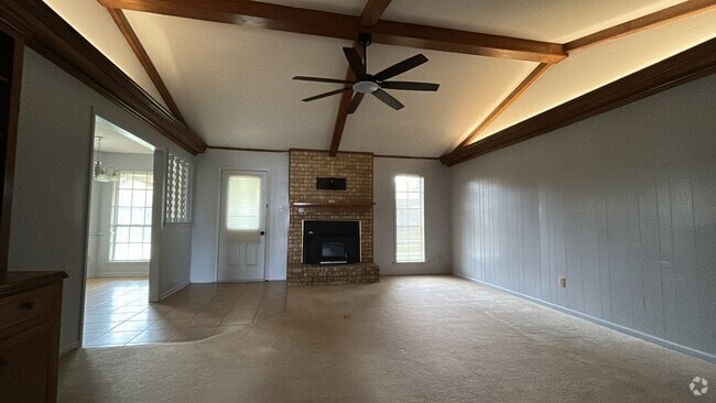 Building Photo - 1412 Woodbridge Dr Rental