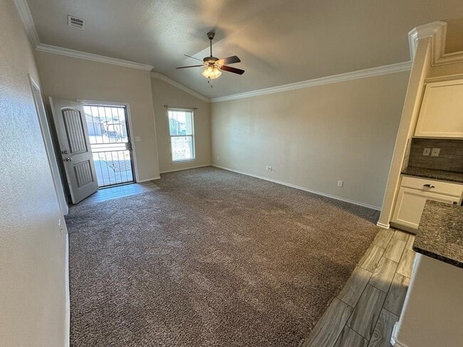 Photo - 903 Yancy St