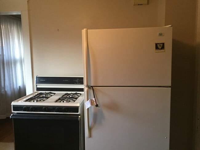 Kitchen - 2624 Chestnut St Unit 2624 Chestnut Street