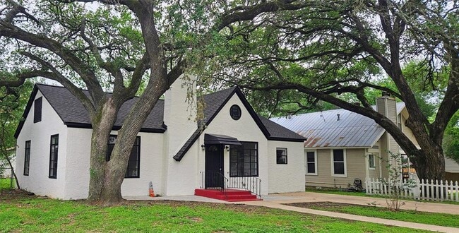 Photo - 804 Hudgins St