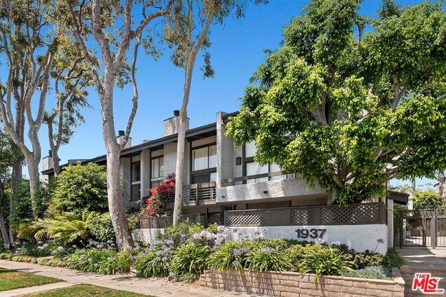 Building Photo - 1937 S Beverly Glen Blvd Unit 46