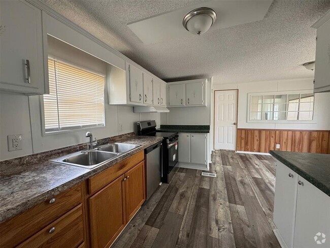 Building Photo - 16206 Wood Dr Rental
