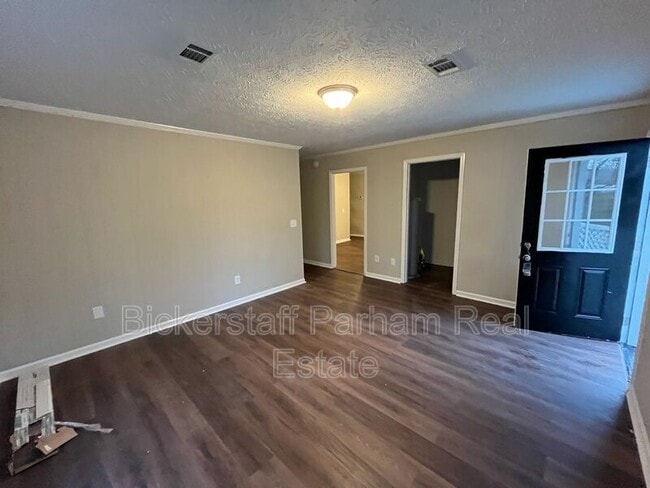 Photo - 403 Raintree St