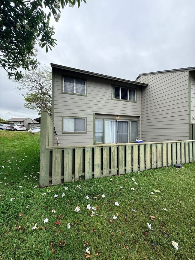 Photo - Remodeled 4/2/2 in Cool & Breezy Upper Makakilo Near Schools