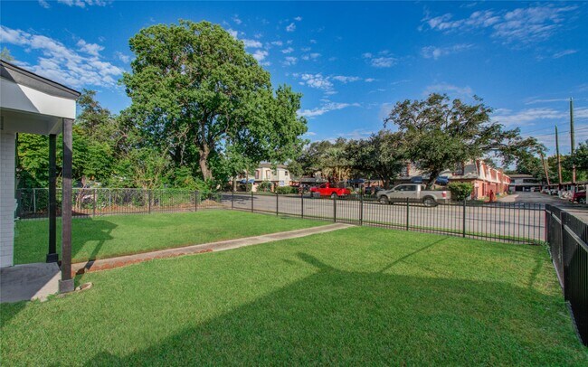 Photo - 7530 Park Pl Blvd