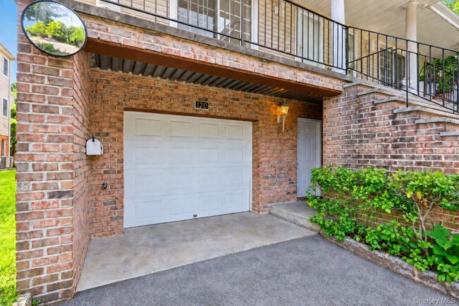 120 Woodruff Ave