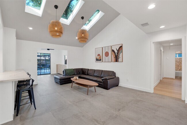 Photo - 5226 Kinglet St