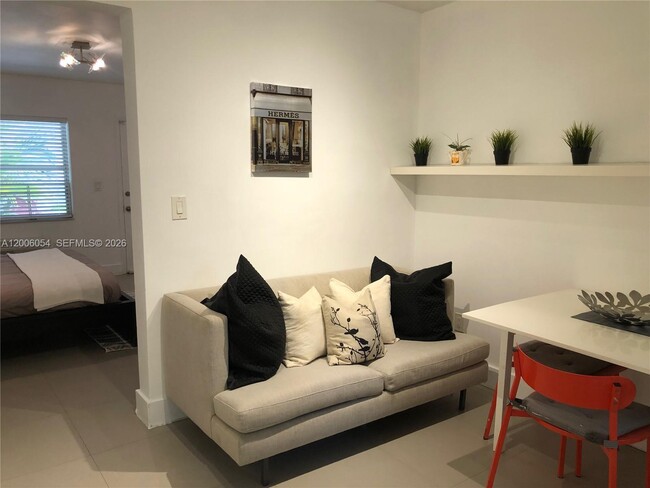 Photo - 911 Meridian Ave Unit 105