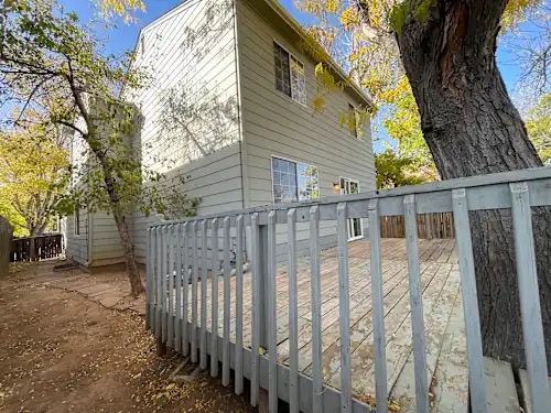 Building Photo - 6405 S Oak Way