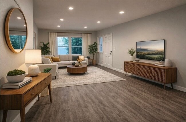 Building Photo - 1222 McClellan Dr Unit 6