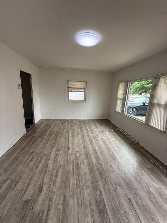 Photo - LEE/HARVARD 2 BED SINGLE HOME