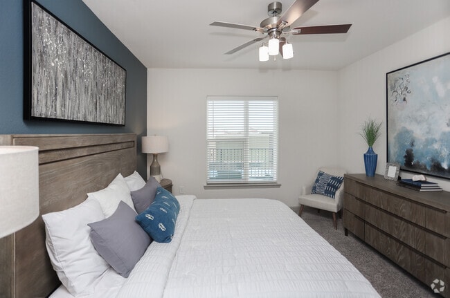 2BR, 2BA - 1203 SF
