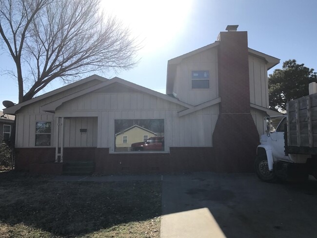 Building Photo - 205 W 34th St