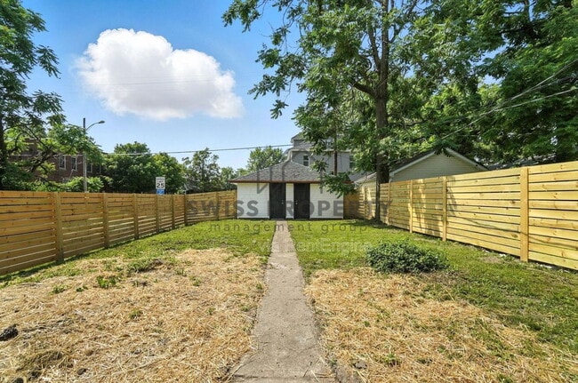 Photo - 889 E Livingston Ave