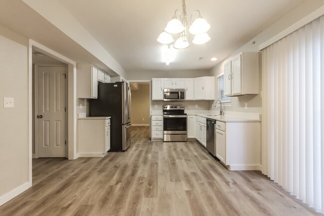 Photo - 4628 Welton St