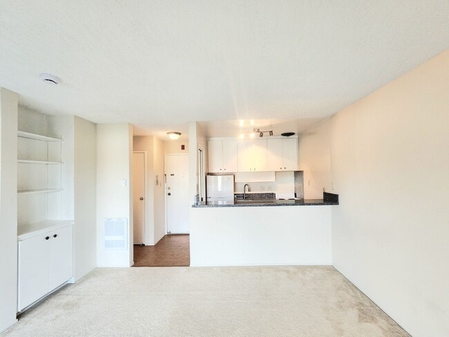 Photo - Woodlake Studio Unit 318