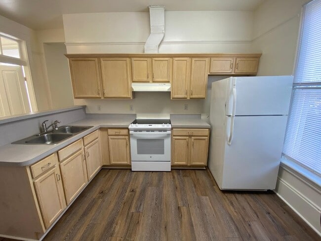 Photo - 605 Harrison St