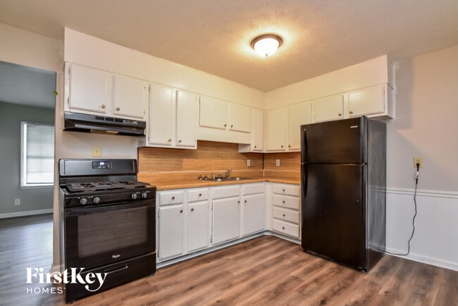 Photo - 295 Charlotte Blvd