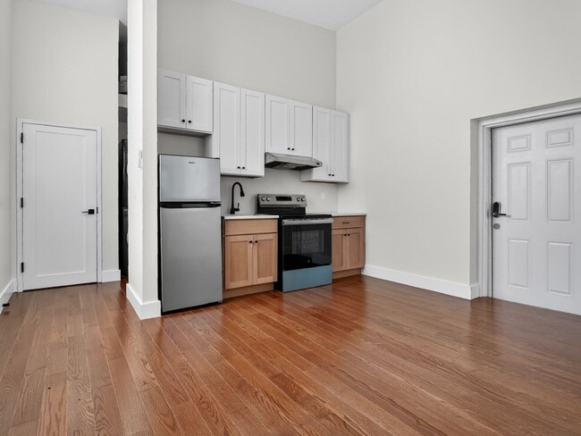 Building Photo - 402 Crown St Unit 402-2