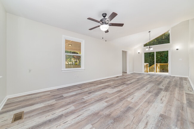 Photo - 211 Putnam St