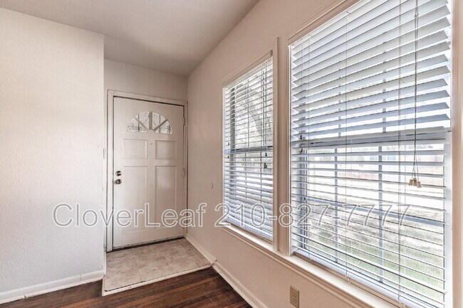 Photo - 731 Glamis Ave