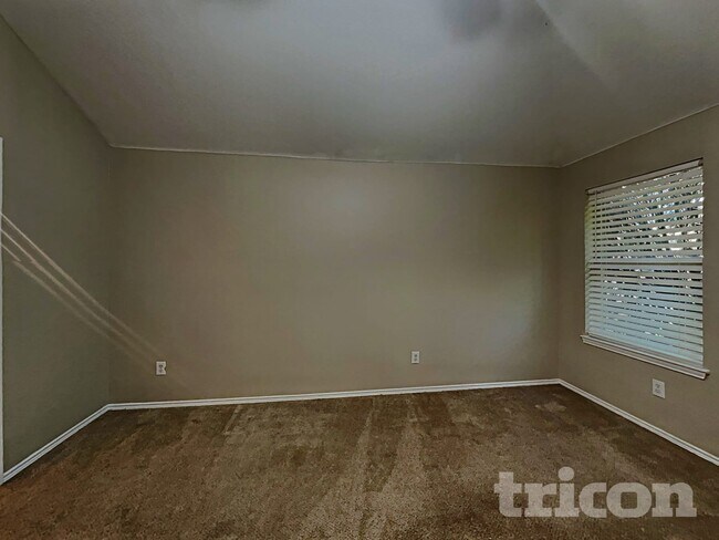 Photo - 1563 Nottingham Dr