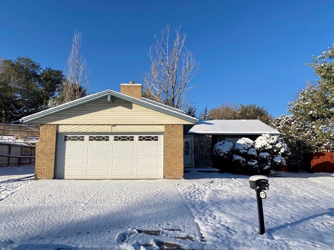 Spacious Tri-Level Home Featuring 4BD/2.5B... - Spacious Tri-Level Home Featuring 4BD/2.5B...