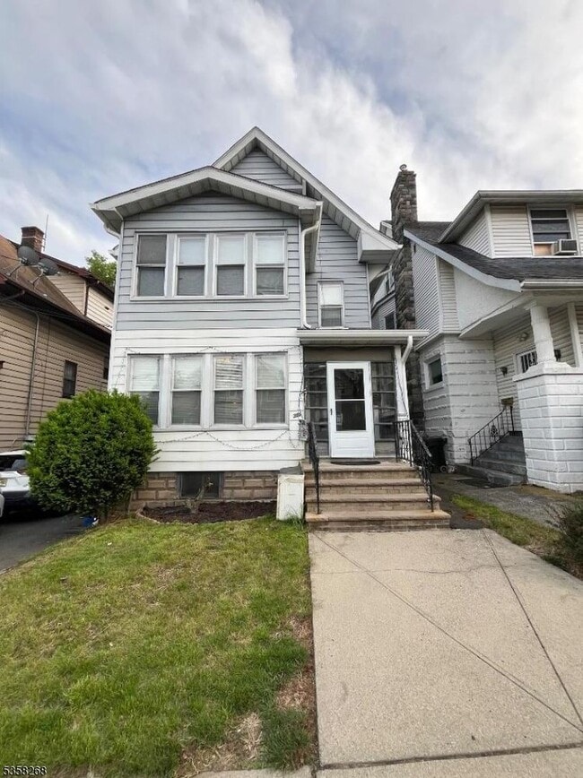Building Photo - 305 Greylock Pkwy Unit 3-3 Rental