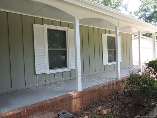 Photo - 841 Carrington Dr