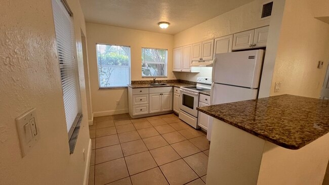 Photo - 1301 NE 15th St Unidad 1