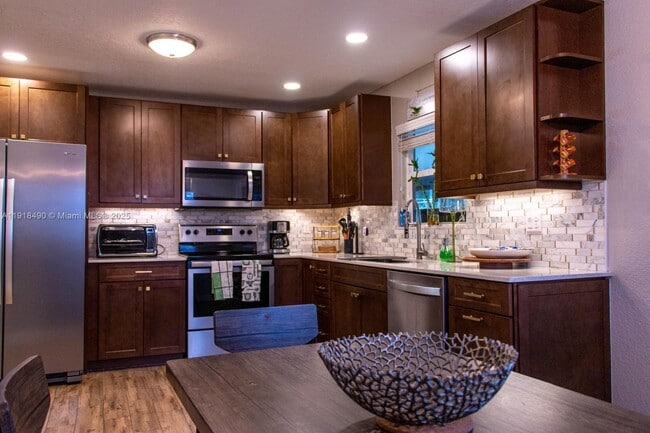 Building Photo - 5289 N Andrews Ave