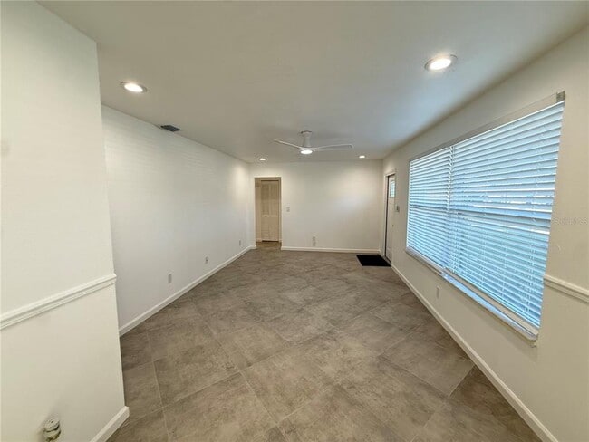 Photo - 15573 Bedford Cir E