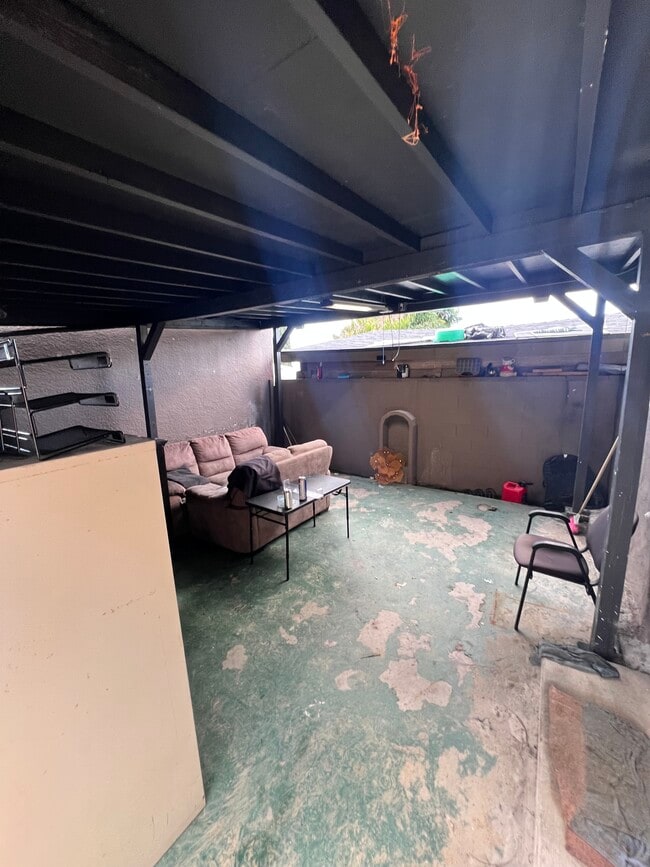 Photo - 1073 Dundas St