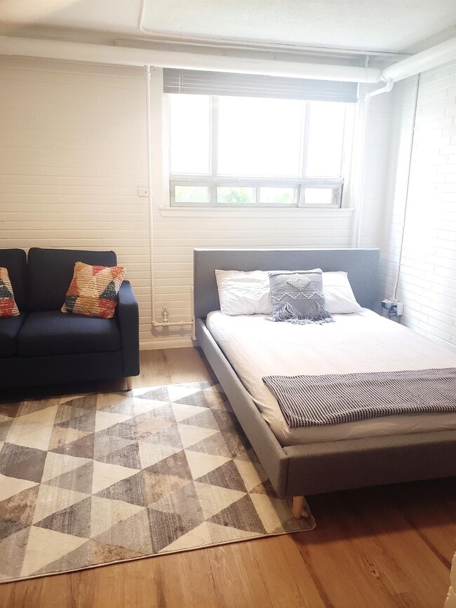 Building Photo - 1910 Main St Unit 4