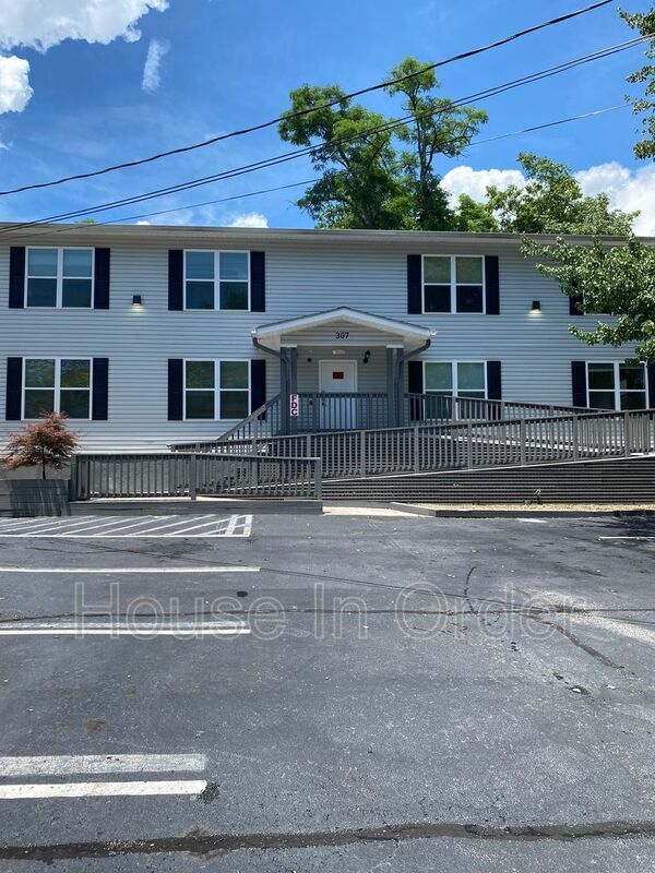 Building Photo - 307 8th Ave E Rental