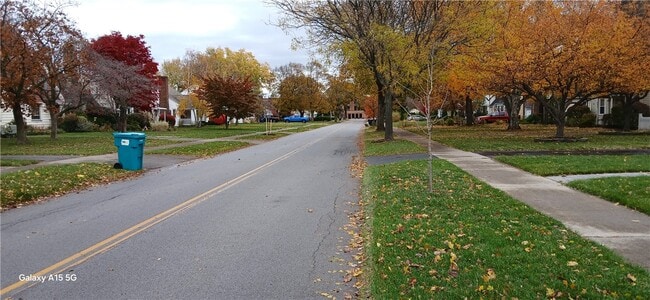 Photo - 183 Thorncliffe Dr