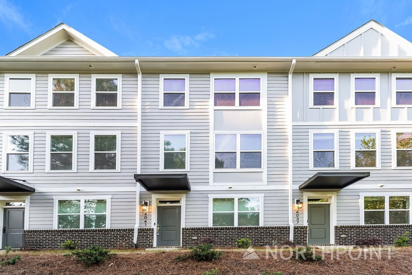 Beautiful 3BR 3.5BA Townhome w/ Full Appliance Kitchen Garage Parking in University - Beautiful 3BR 3.5BA Townhome w/ Full Appliance Kitchen Garage Parking in University