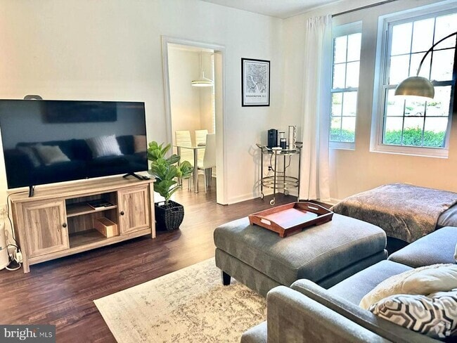 Building Photo - 2021 Key Blvd Unit 12617 Rental