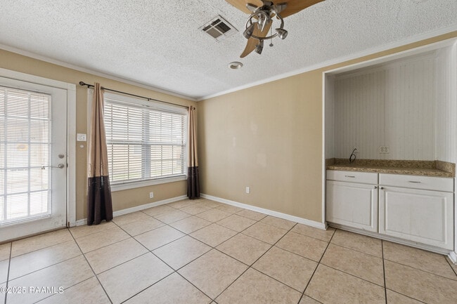 Photo - 1501 W St Mary Blvd