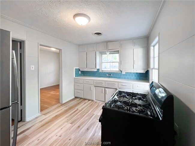 Photo - 202 Gilchrist Ave