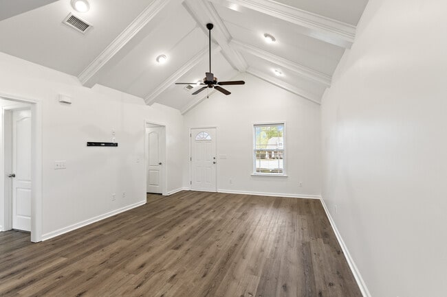 Sala de estar - 827 Berkshire Ct