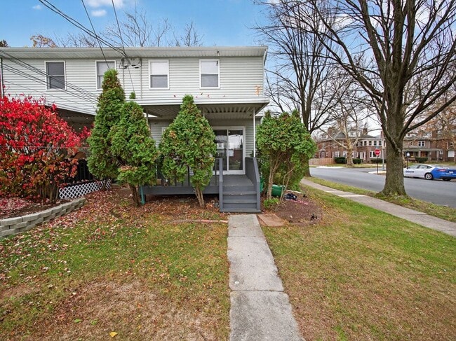 Photo - 2149 W Allen St