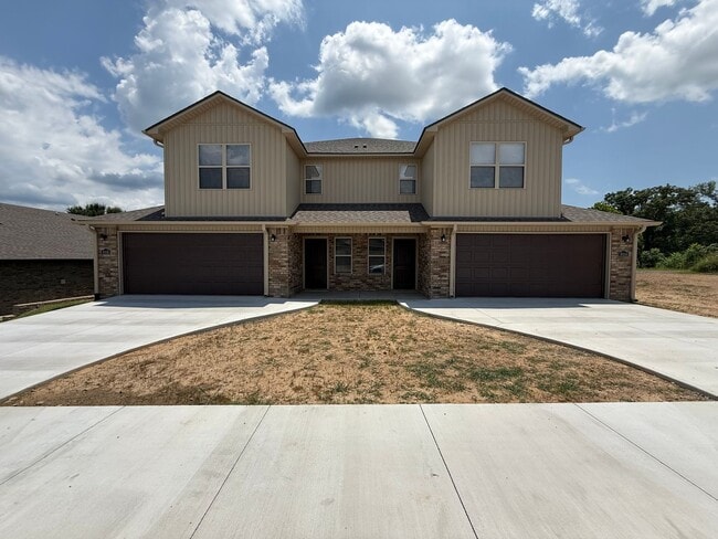 Building Photo - 9004-9006 Sandra Way Unit 9006