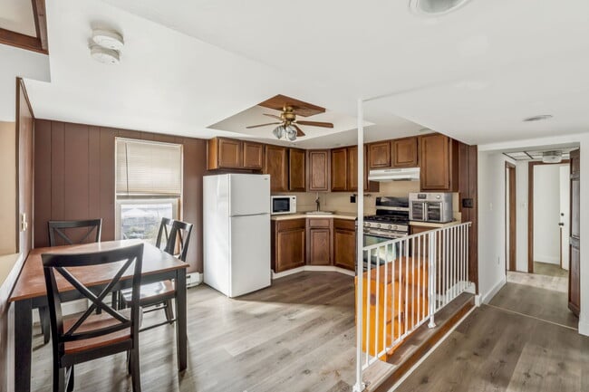 Building Photo - 2900 Almond St